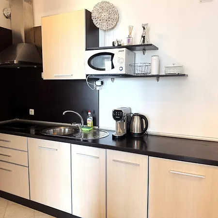 Apartamento Spacious One-bedroom In The Heart Of Sunny By Menada